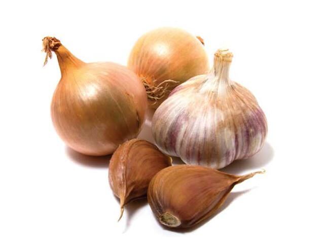 Las cebollas y el ajo son tubérculos saludables que son destructivos para los helmintos.